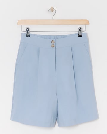 Pleat Front Buttoned Shorts