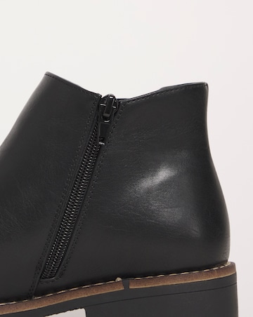 Cushion Walk Chelsea Boot EEE Fit