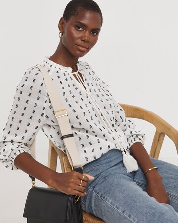 Contrast Dobby Collarless Blouse