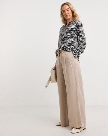 Mono Print Dipped Back Viscose Shirt