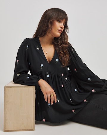 Embroidered V Neck Floral Long Sleeve Blouse