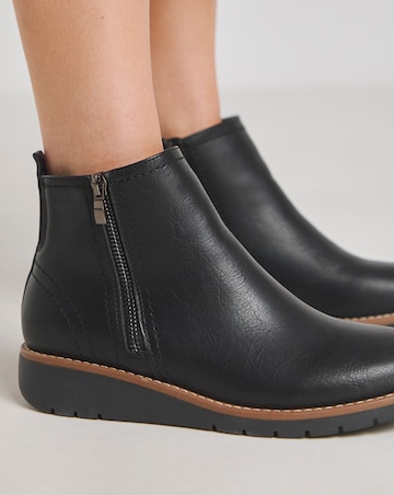 Heavenly Soles Erin Classic Low Wedge Chelsea Boots - Extra Wide Fit (EEE)
