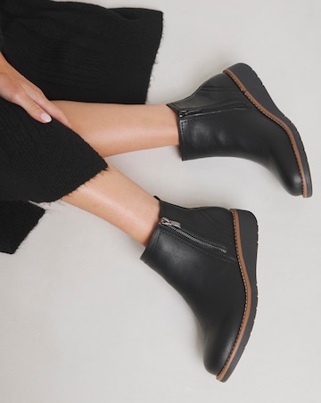 Heavenly Soles Erin Classic Low Wedge Chelsea Boots - Extra Wide Fit (EEE)