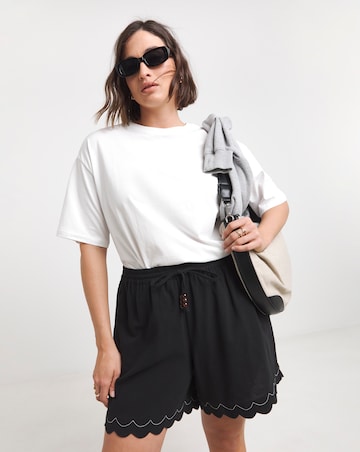 Simply Be Scallop Hem Shorts
