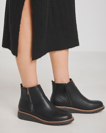 Heavenly Soles Erin Classic Low Wedge Chelsea Boots - Extra Wide Fit (EEE)