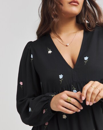 Embroidered V Neck Floral Long Sleeve Blouse