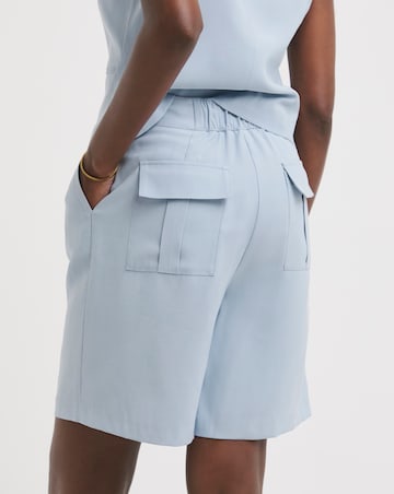 Pleat Front Buttoned Shorts