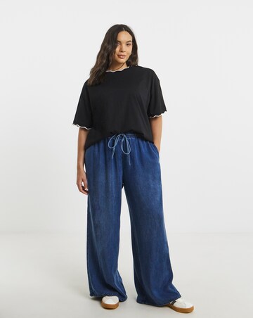 Black & White Scallop Edge T-Shirt