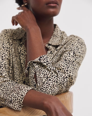 Dipped Back Viscose Shirt