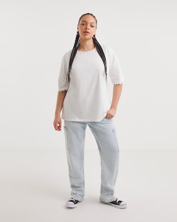 White Daisy Trim Crew Neck Tee