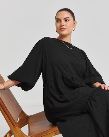 Black Textured Tiered Midi Dress With Pockets