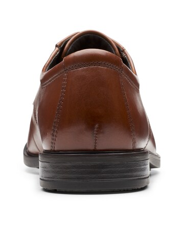 Clarks Howard Edge Wide Fit Shoe - Tan