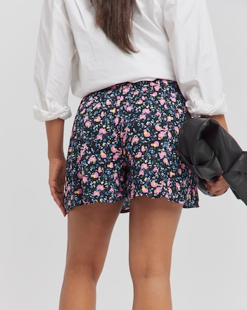 Ditsy Floral Relaxed Woven Flippy Short