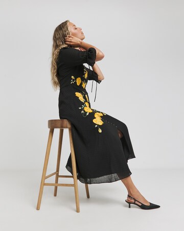Hope & Ivy The Lilou Floral V- Neck Midi Dress