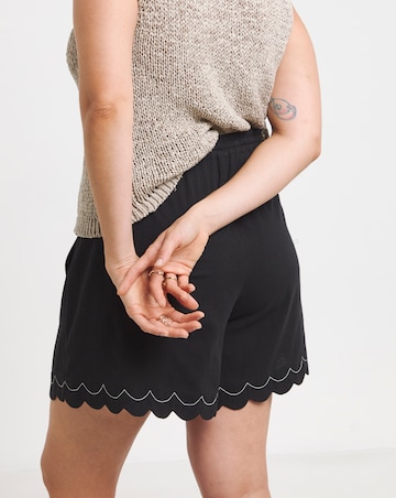 Simply Be Scallop Hem Shorts