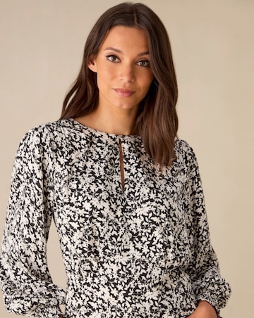 Ro&Zo Mono Floral Print Keyhole Front Blouse