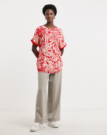 Red Print Woven Front Longline Curved Hem Top