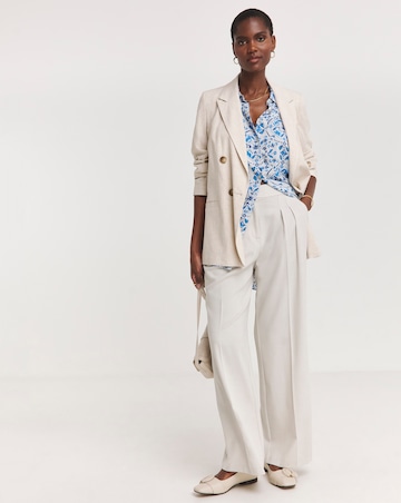 Dipped Back Sleeveless Shirt