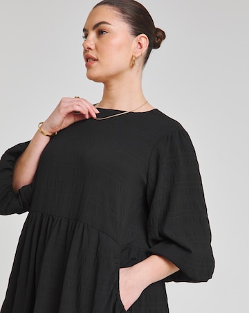 Black Textured Tiered Midi Dress With Pockets