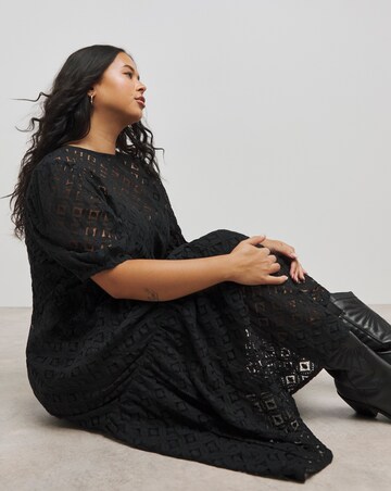 Black Lace Tiered Midaxi Dress