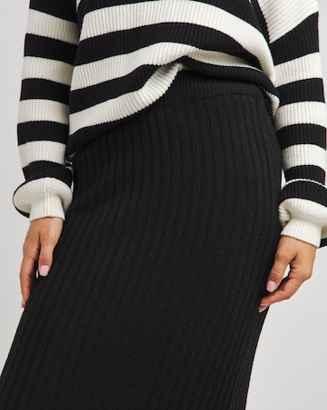 Black Knitted Maxi Skirt