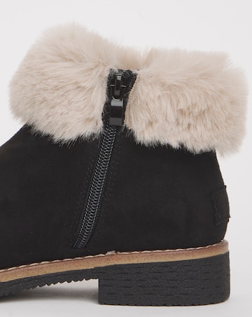 Cushion Walk Fur Collar Crepe Sole Boot Wide E Fit