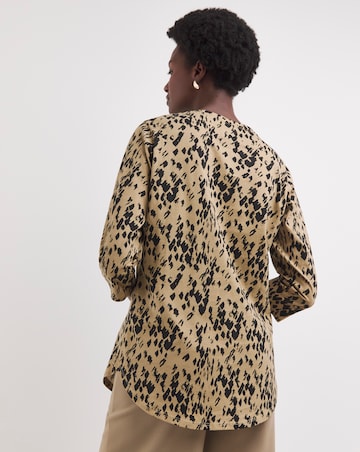 Animal Print 3/4 Sleeve Curved Hem Longline Top